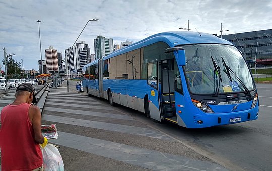Mais 70 ônibus com ar-condicionado começam a rodar em Salvador