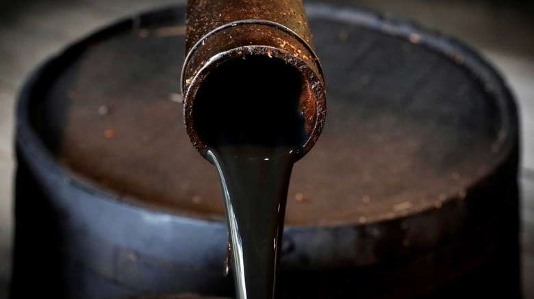 Divisão de recursos do petróleo com estados e municípios é aprovada pelo Senado