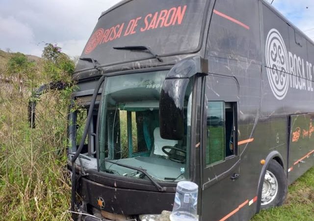 Ônibus da banda Rosa de Saron atropela e mata homem em rodovia de SP