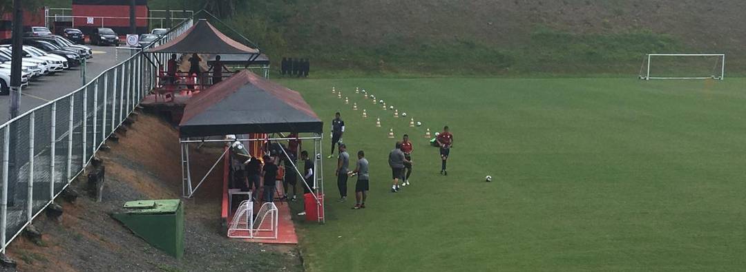 Missão Bragantino: Geninho observa treino com bola dos reservas; titulares ficaram na academia