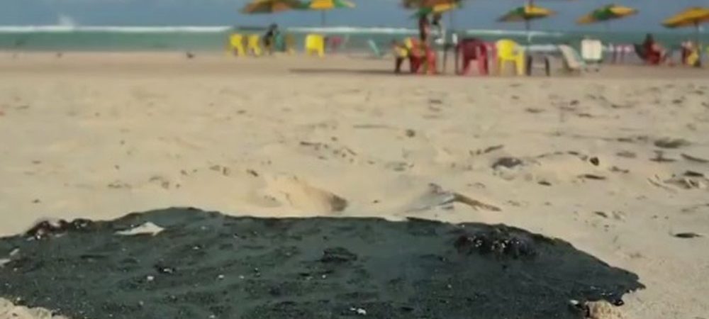 Praias do Nordeste: sobe número de locais com manchas de óleo