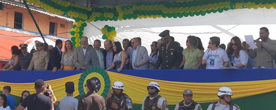 Independência do Brasil: autoridades de Camaçari participam do desfile cívico na Gleba E