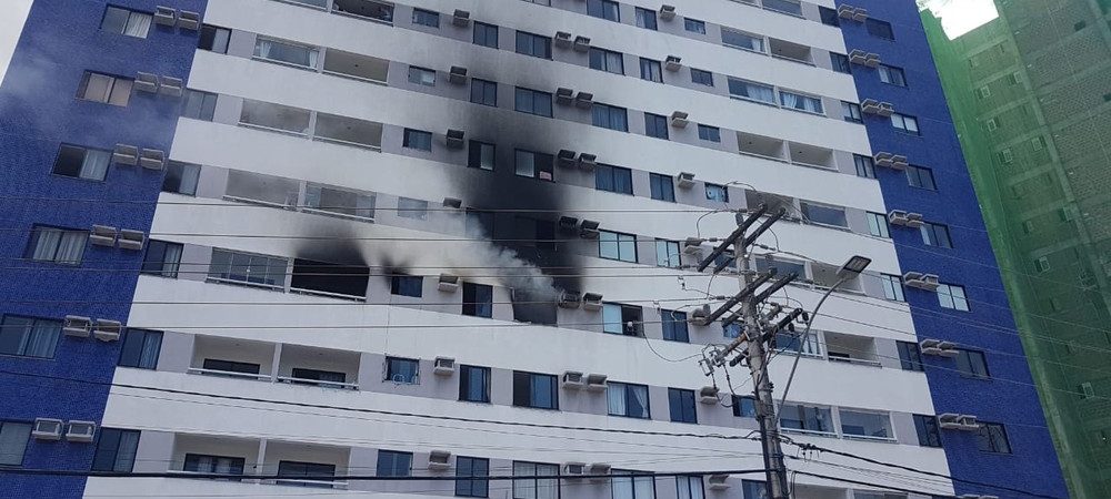 Apartamento na localidade de Santa Teresa, em Salvador, é atingido por incêndio