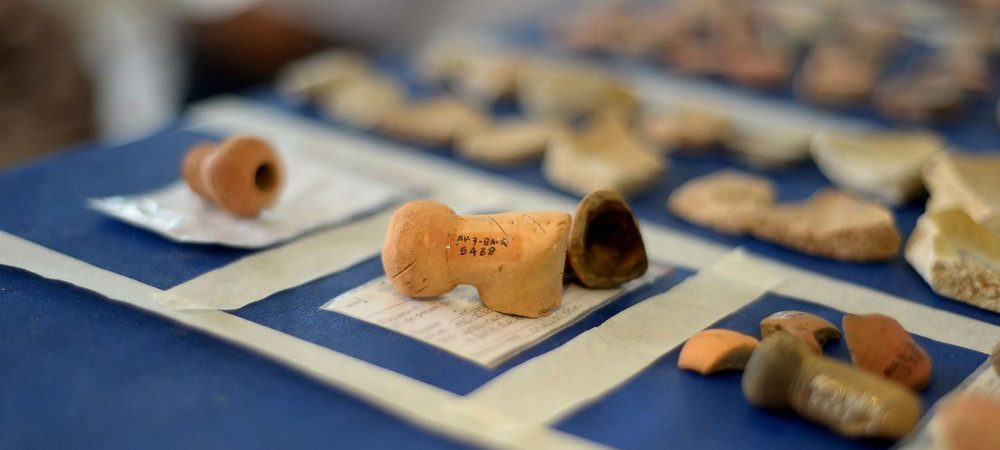 Arqueólogos encontram mais de 6 mil artefatos históricos durante obra em avenida de Salvador