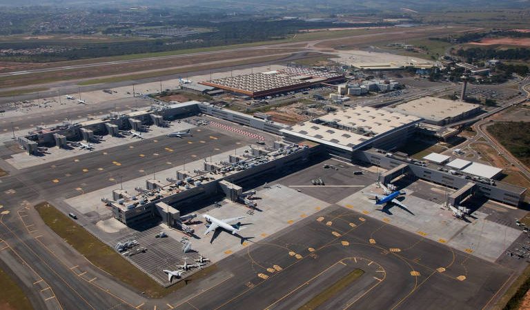 Governo deseja extinguir taxa extra para voos internacionais, anuncia ministro