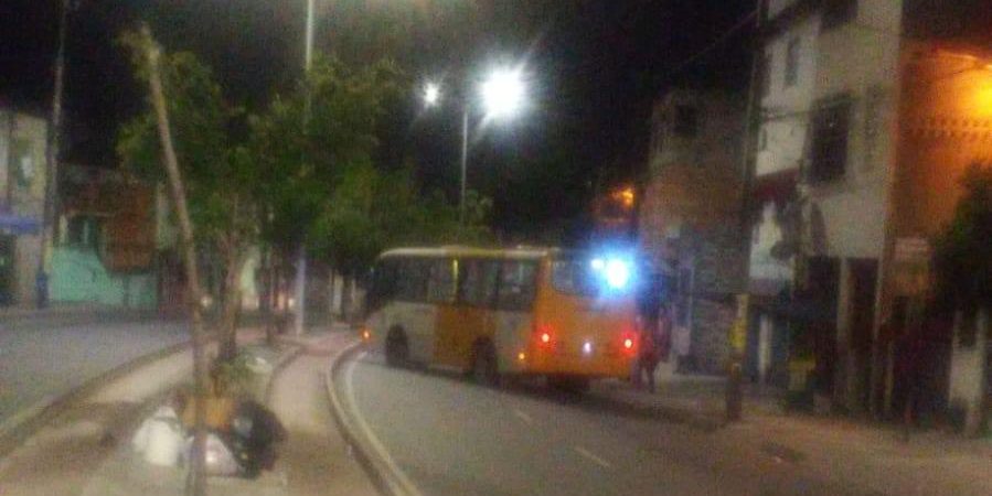 Policial militar é baleado e preso após atacar ônibus, diz SSP