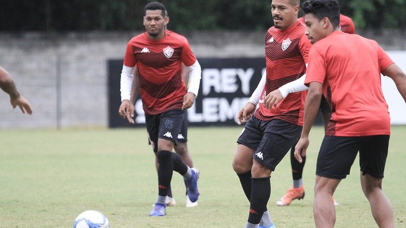 Precisando vencer para sair do sufoco, Vitória recebe o Oeste em seu retorno ao Barradão