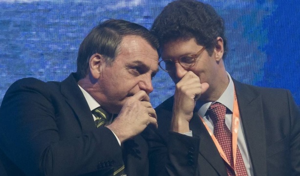 Bolsonaro prognostica que petróleo no litoral nordestino pode ter sido despejado “criminosamente”