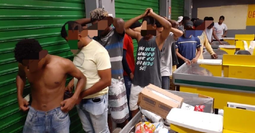 Polícia flagra ação de 31 pessoas tentando furtar lojas em Salvador e grupo é preso