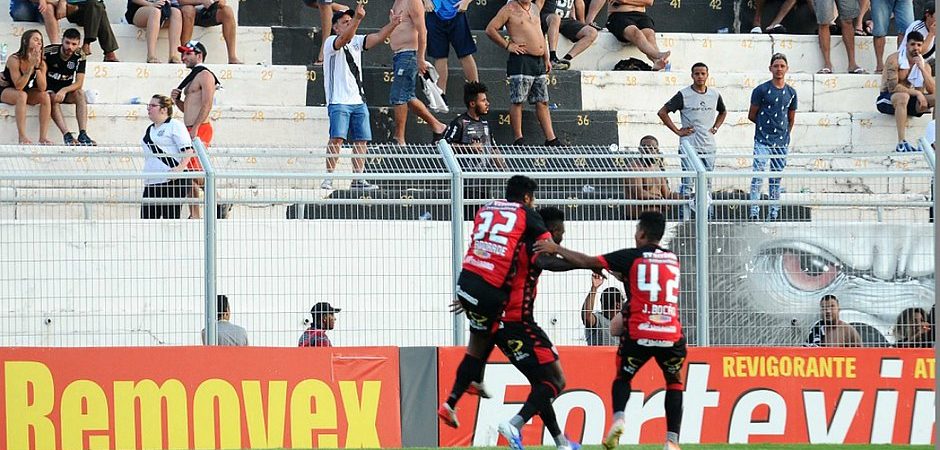 Com triunfo sobre a Ponte Preta, Vitória abre a sua maior vantagem para o Z4