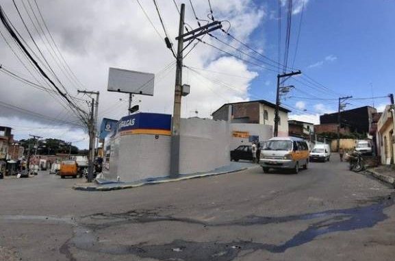 Homens invadem ônibus e matam jovem a tiros em Salvador