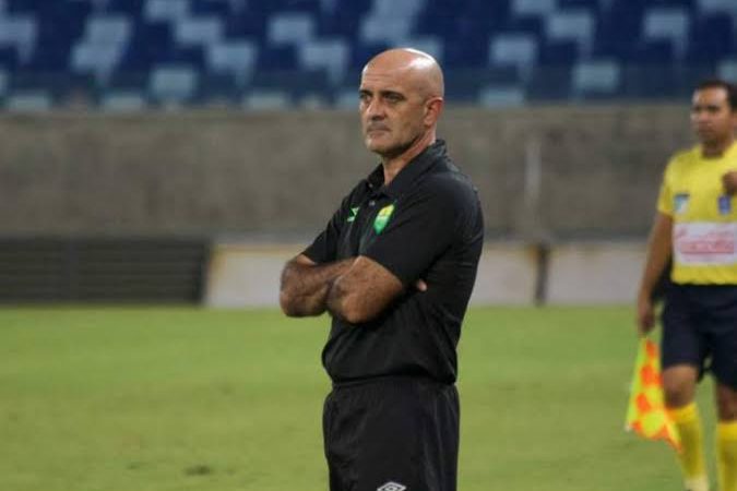 Após derrota para o Vitória, Cuiabá demite técnico