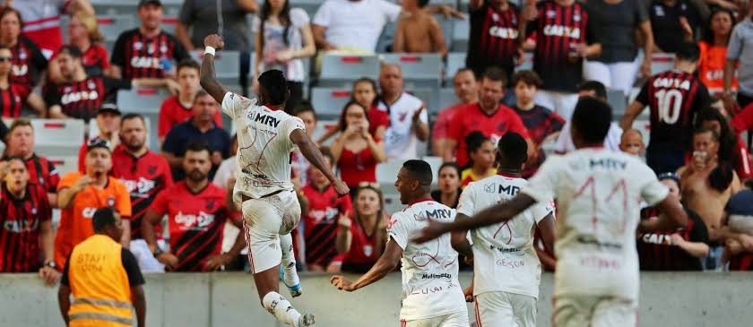 Fim do tabu: Flamengo vence o Athletico-PR  na Arena da Baixada após 45 anos