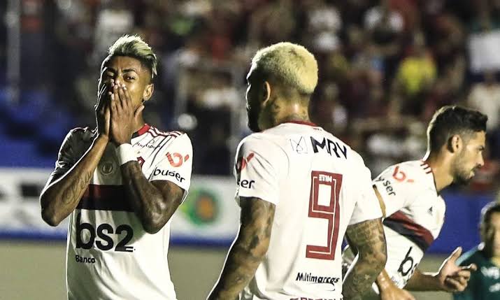 Flamengo abre dois gols de vantagem, mas sofre empate do Goiás nos acréscimos