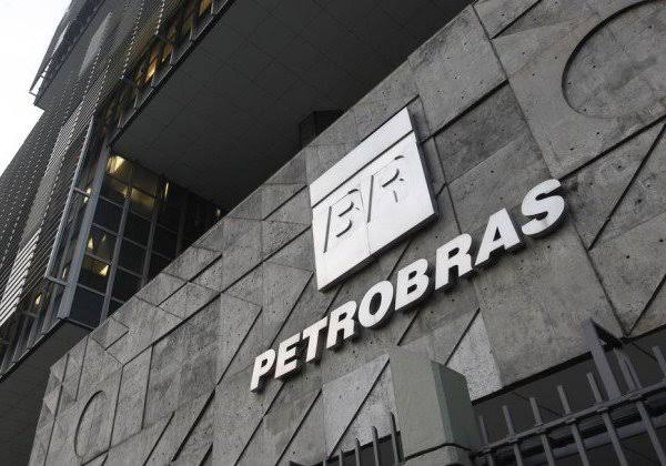 Petrobras bate recorde de multas ambientais do Ibama neste ano