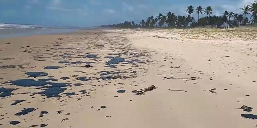 MPF e MP cobram medidas emergenciais para conter mancha de óleo na Bahia