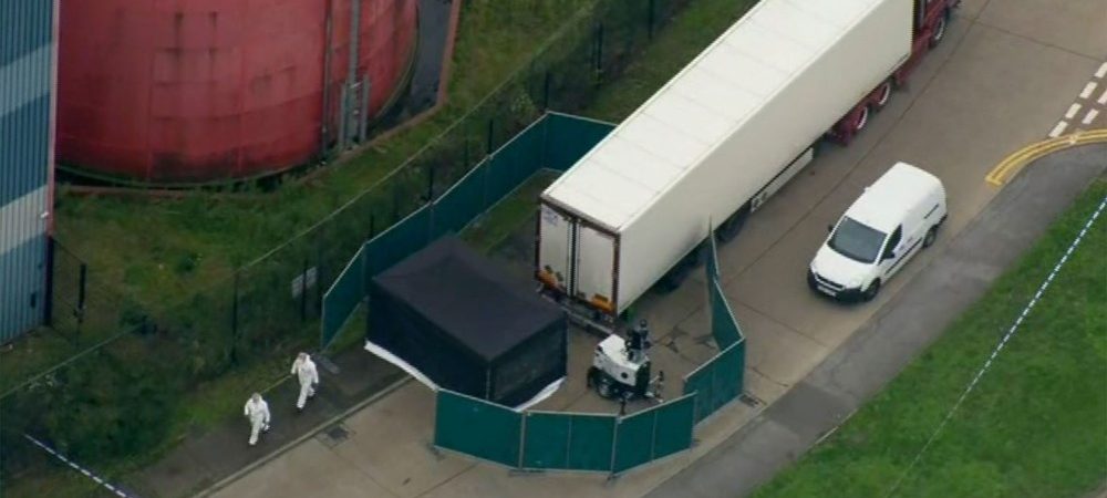 Polícia localiza cerca de 39 corpos em um caminhão no Reino Unido