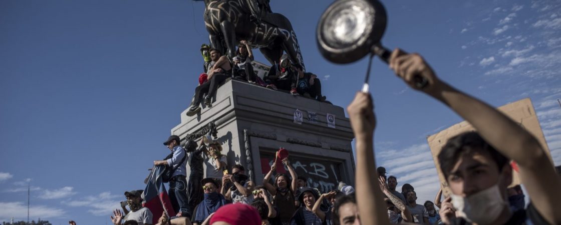 Chile convoca reservistas das Forças Armadas para conter manifestações