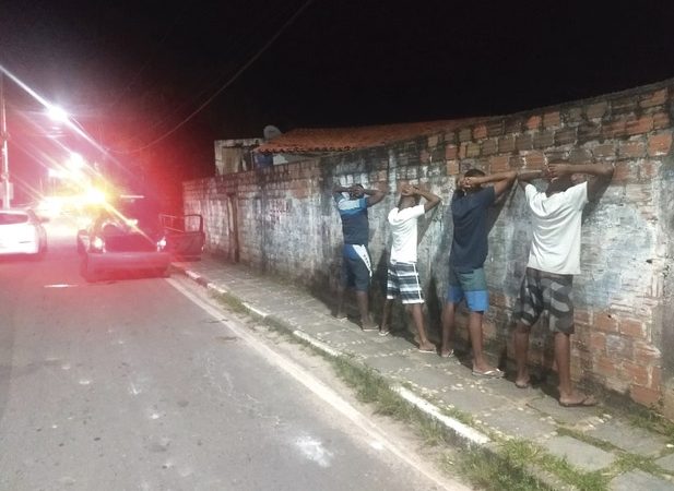 Grupo acusado de roubo é preso em flagrante em Mata de São João