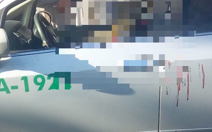Homem é morto a tiros e outro fica ferido dentro de táxi em Camaçari