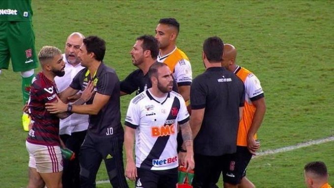 Flamengo vai ao STJD contra gerente do Vasco que agrediu Gabigol