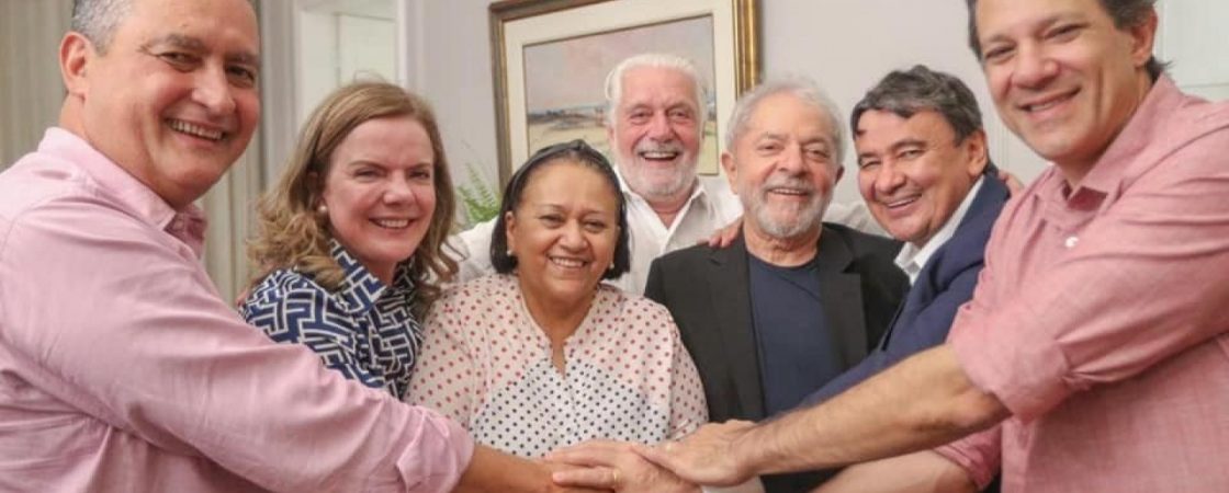 ‘Debatendo os desafios’, diz Lula após jantar com governadores do Nordeste no Palácio de Ondina