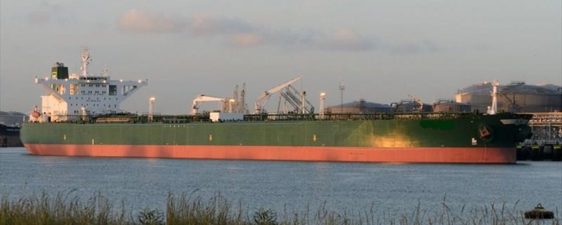 Marinha diz que embarcação identificada pela Ufal não foi responsável por óleo na costa brasileira