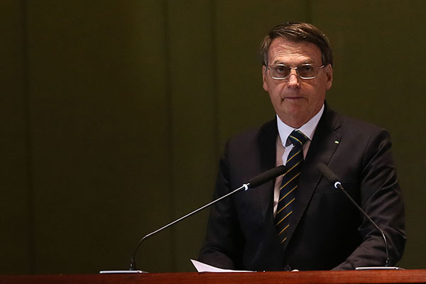 Bolsonaro assina pedido de desfiliação do PSL