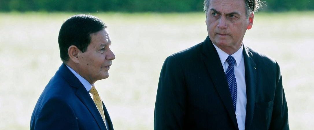 Bolsonaro teria ofendido a mãe de Mourão após ser alfinetado pelo vice