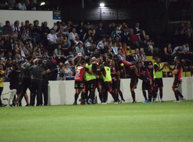 Vitória bate o Operário fora de casa e garante permanência na Série B