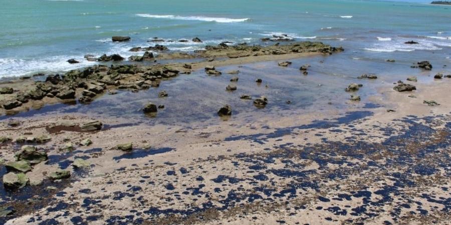 Origem de derramamento de óleo ainda é um ‘mistério’, destaca Marinha