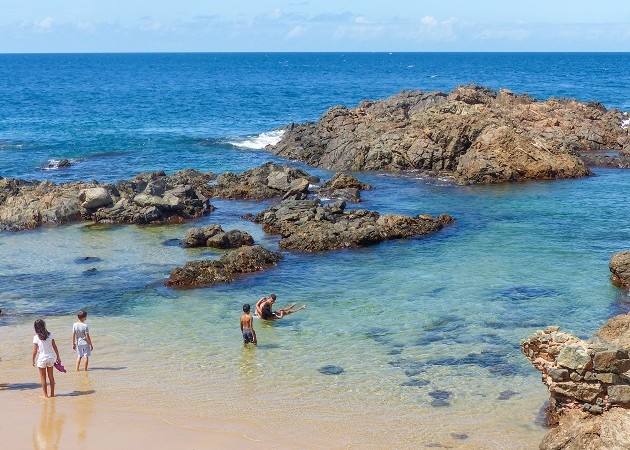 Praias de Salvador e Litoral Norte não possuem substâncias derivadas do óleo, diz Inema