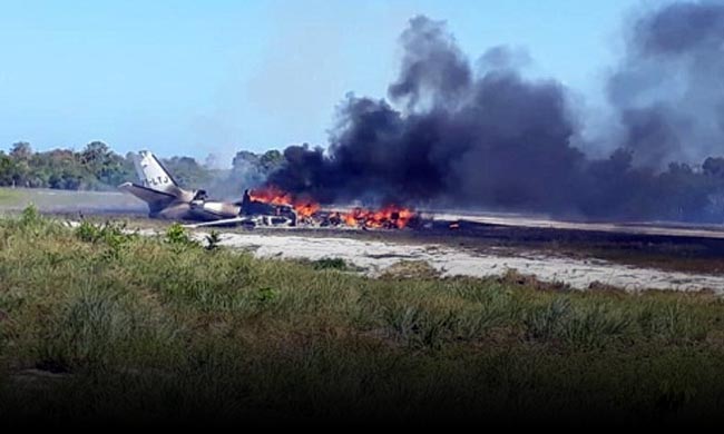 Avião cai e explode em Maraú; uma pessoa morre e outras 9 ficam feridas