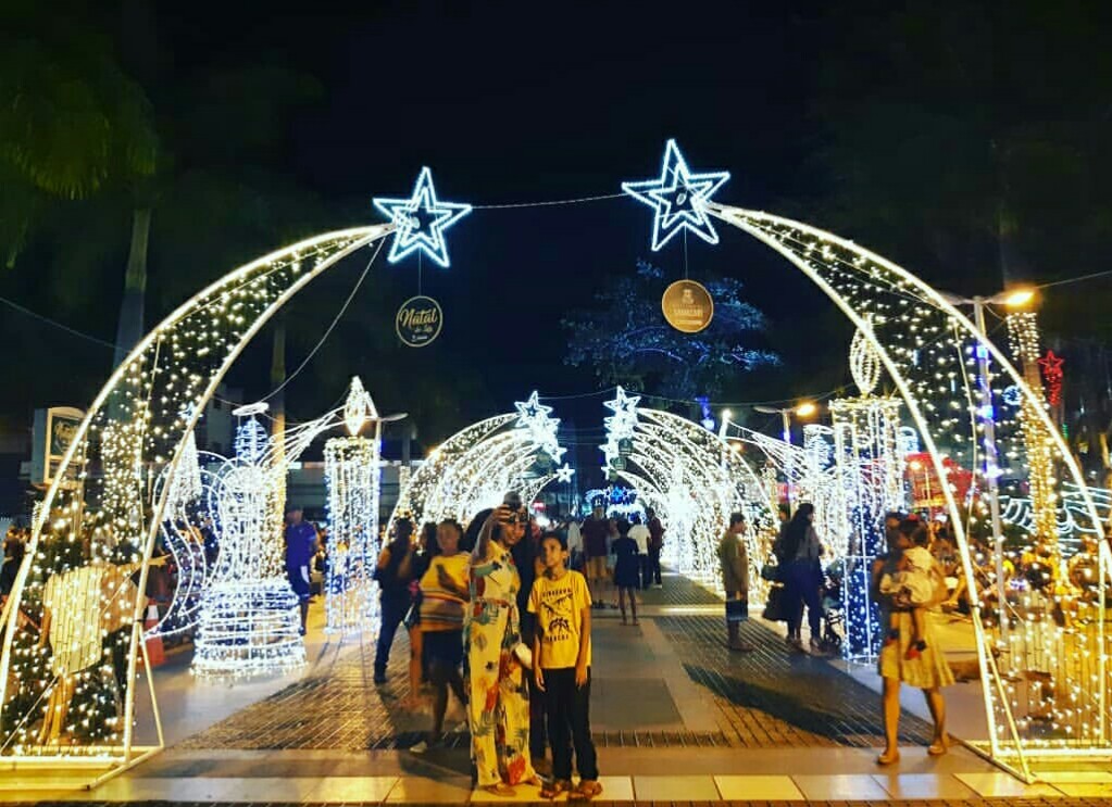 Vídeo: 'Natal de Luz' é inaugurado e traz brilho especial para Camaçari -  BAHIA NO AR