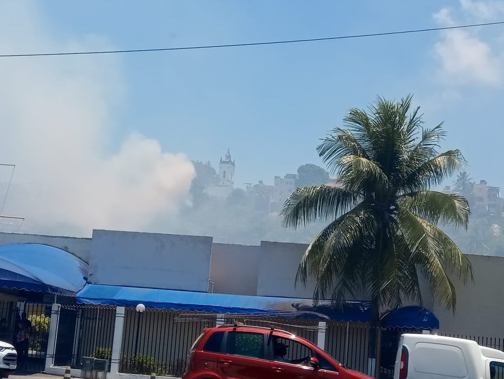 Salvador: vegetação no Santo Antônio Além do Carmo é atingida por incêndio - Bahia No Ar!