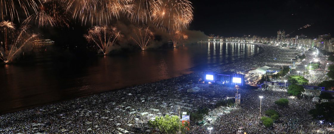 Música gospel fará parte do Réveillon de Copacabana, diz Crivella durante coletiva