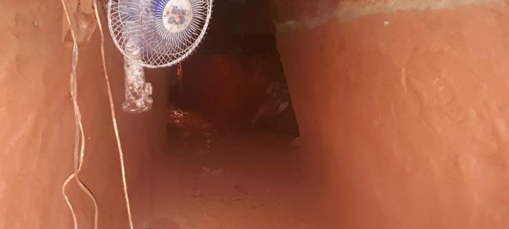 Polícia encontra túnel de 60 metros que levava até cofre de banco; 2 pessoas morreram na ação
