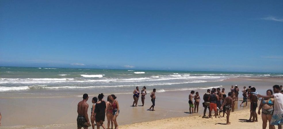 Turista de 65 anos morre após se afogar em praia de Trancoso