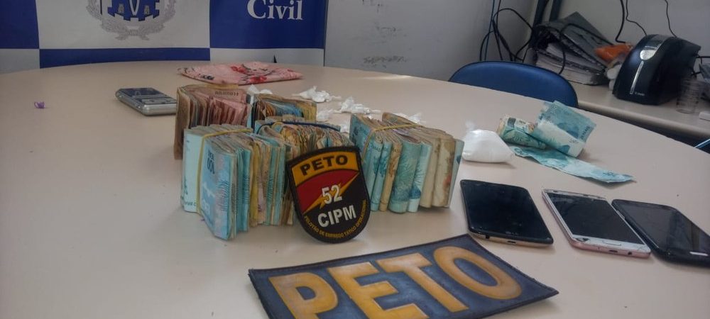 Lauro de Freitas: mulher é presa após ser flagrada com drogas e R$ 33 mil dentro de casa