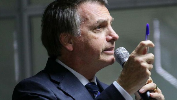 Bolsonaro diz que governo não comentará morte de general iraniano