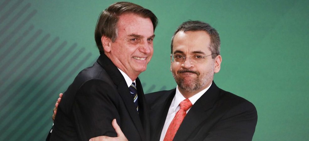 ‘Está sendo excelente’, diz Bolsonaro sobre ministro da Educação