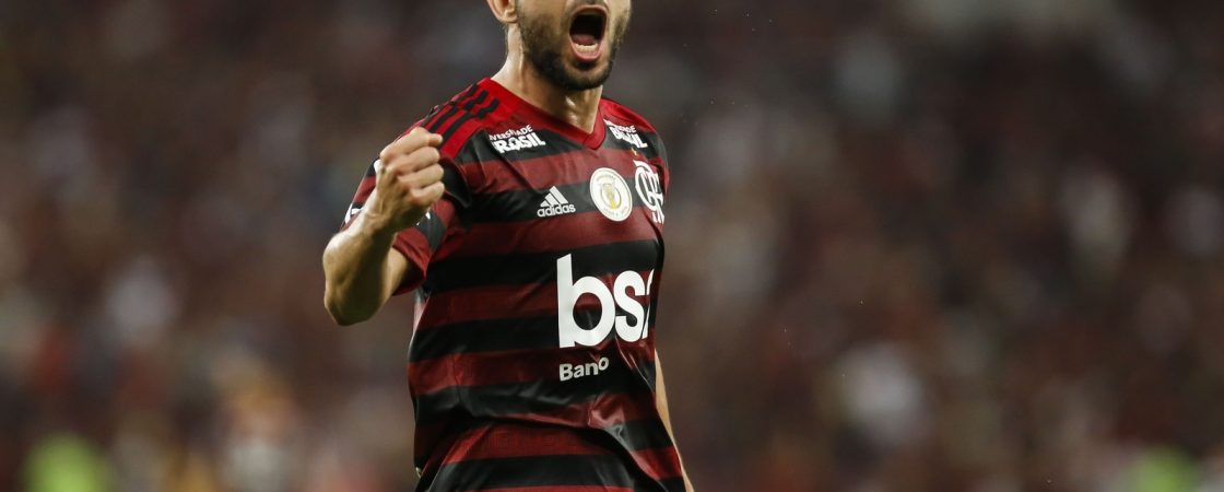 Everton Ribeiro ganha aumento e renova com o Flamengo