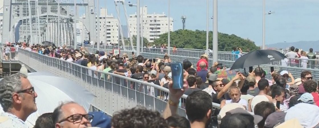 Após 28 anos de interdição, Ponte Hercílio Luz, em Florianópolis, é reinaugurada