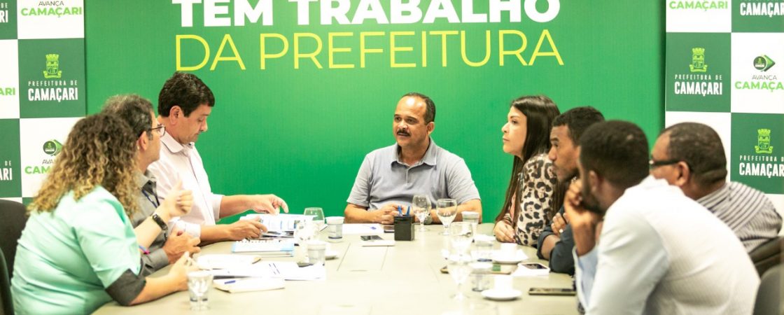 Elinaldo se reúne com Embasa e cobra mais investimentos para Camaçari
