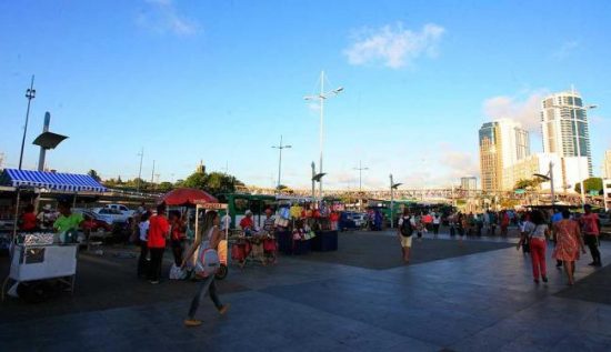 Praça em frente a shopping de Salvador é completamente bloqueada a partir de hoje (17)