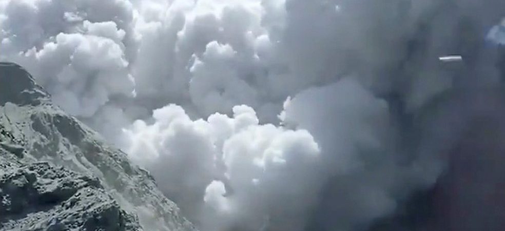 Vulcão mata pelo menos cinco pessoas na Nova Zelândia