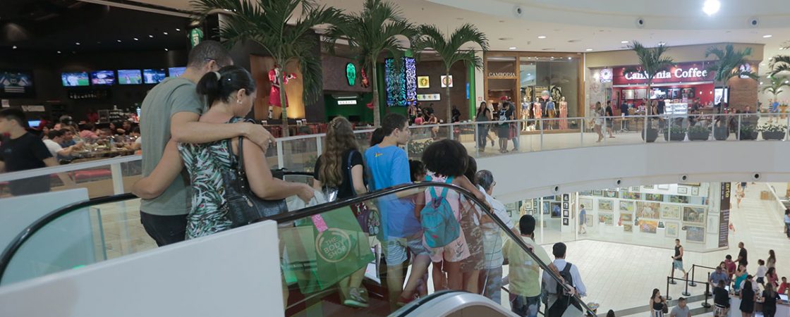 Lojas de shopping de Salvador são alvo de arrombamento durante a madrugada