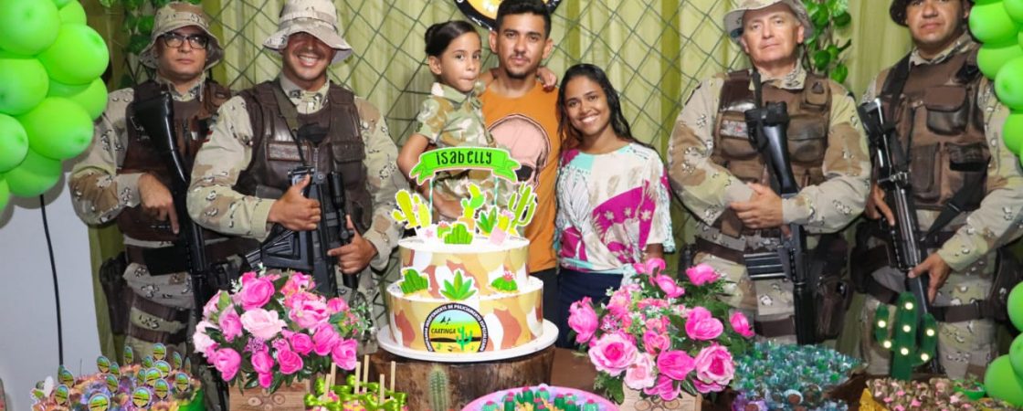 Menina comemora aniversário com tema Cipe Caatinga