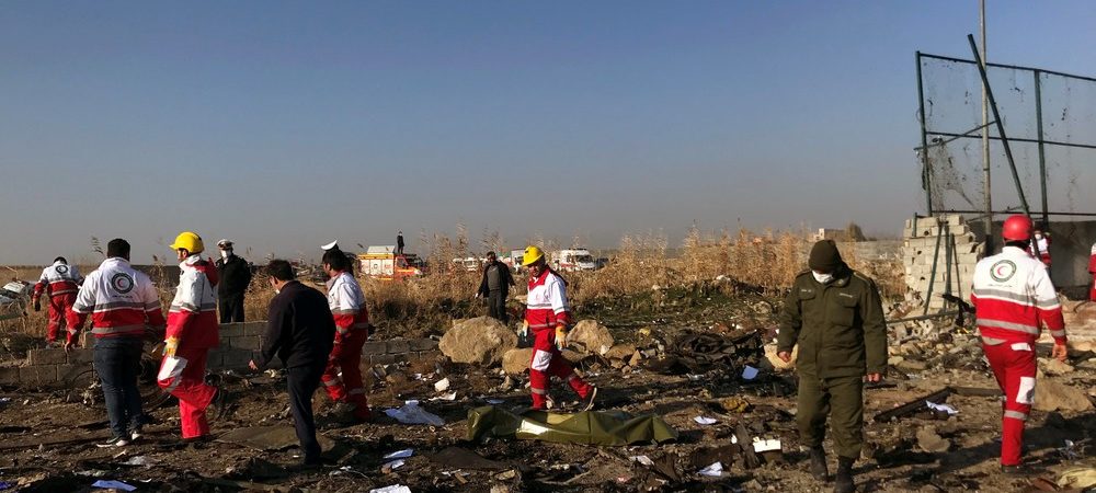 Avião ucraniano com 176 pessoas a bordo cai no Irã; ninguém sobreviveu