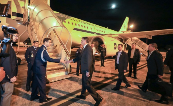 Cerca de 13 ministros do governo de Bolsonaro utilizaram aviões da FAB para viagens internacionais